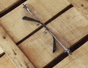 眼镜渲染场景C4D工程源文件